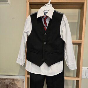 Boy's IZOD dress suit Size 6